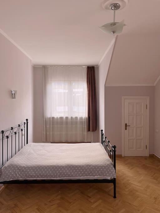 Apartment аппартамент мтацминда *